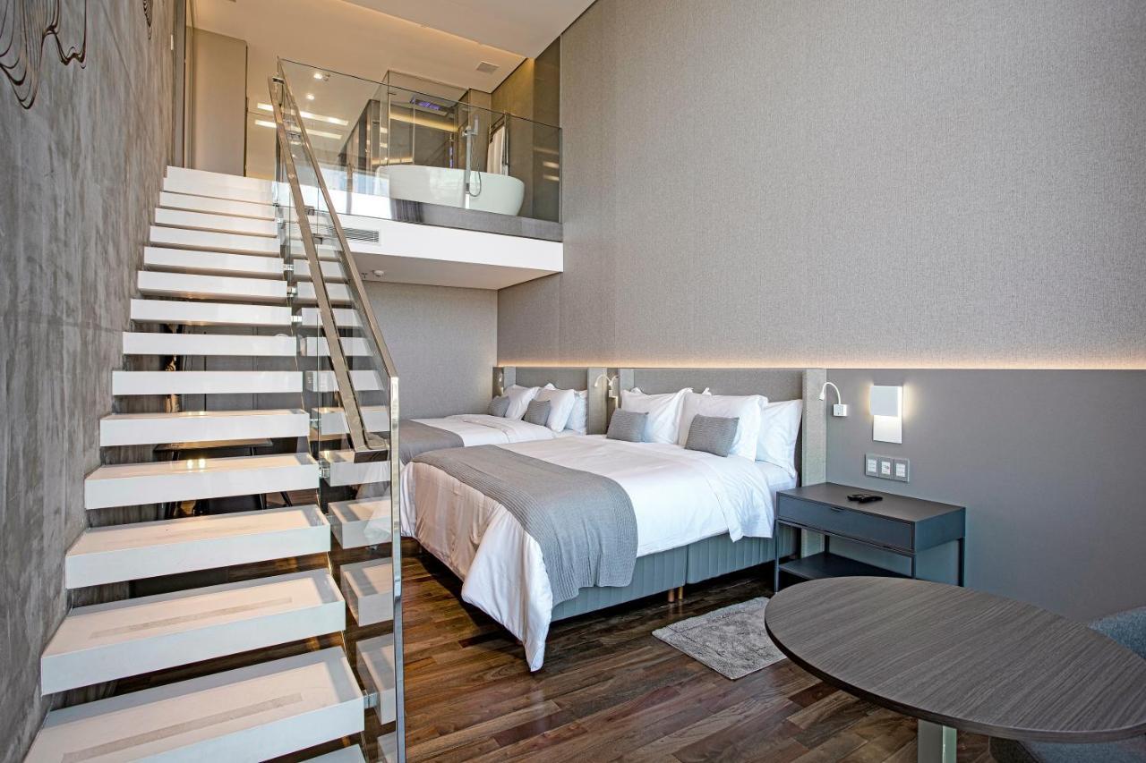 Suryaa Hotel Pinhais, Curio Collection By Hilton Ngoại thất bức ảnh