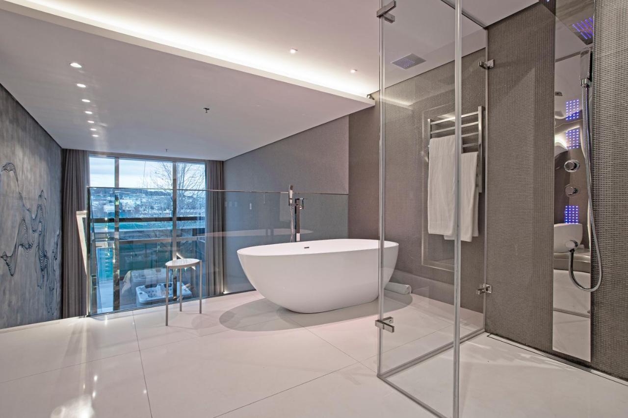 Suryaa Hotel Pinhais, Curio Collection By Hilton Ngoại thất bức ảnh