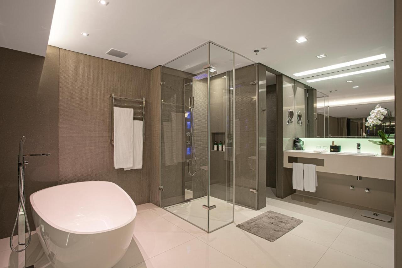 Suryaa Hotel Pinhais, Curio Collection By Hilton Ngoại thất bức ảnh